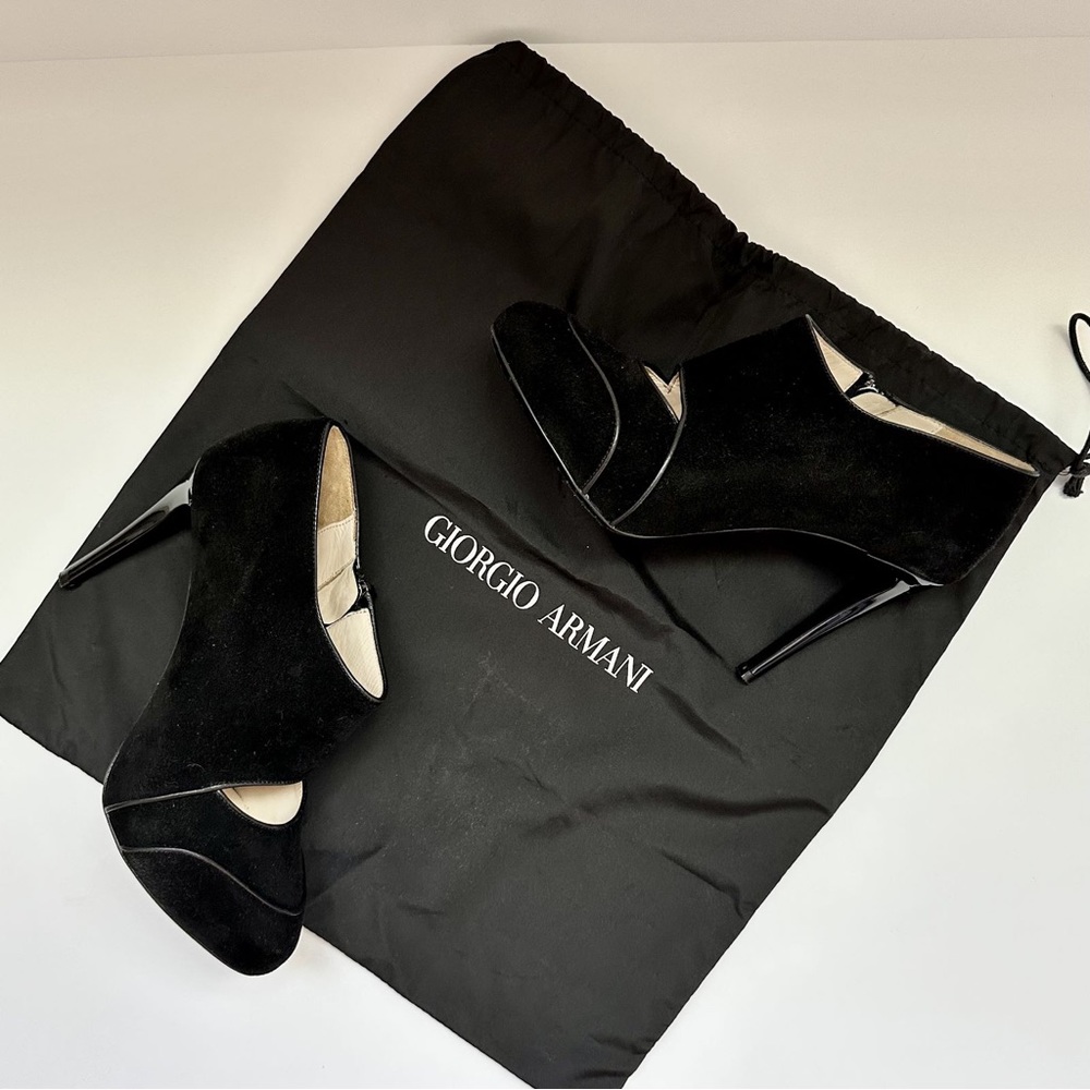 Giorgio Armani Black Suede Round Toe Pump High Heel Size 6.5 / EUR 37